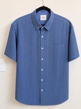 EUC Tommy Bahama Men's Blue Striped Short-Sleeve Button-Up Shirt